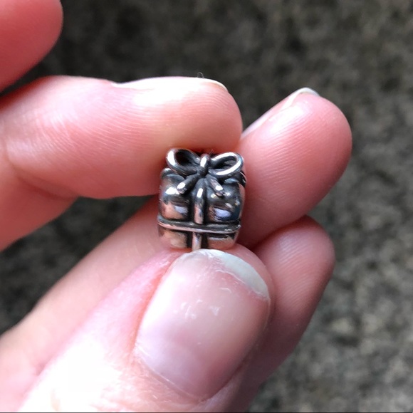 Pandora Jewelry - Pandora Present Charm